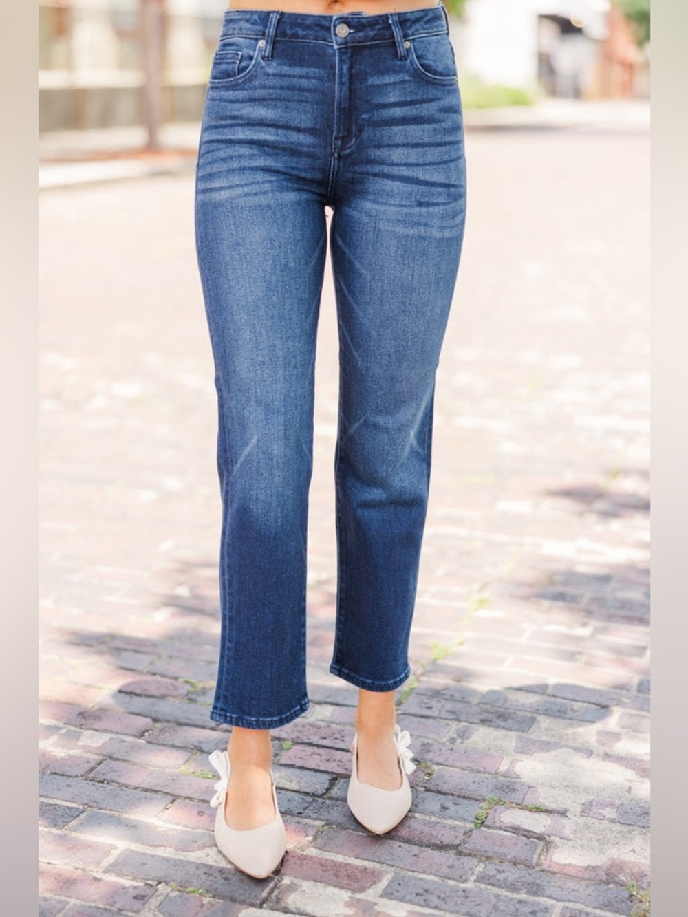 Hidden High Rise Tracey
Straight Jean in Medium Blue
Wash Women's Size 26
